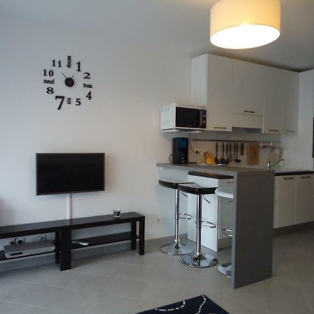Flat Apartment Калви Екстериор снимка