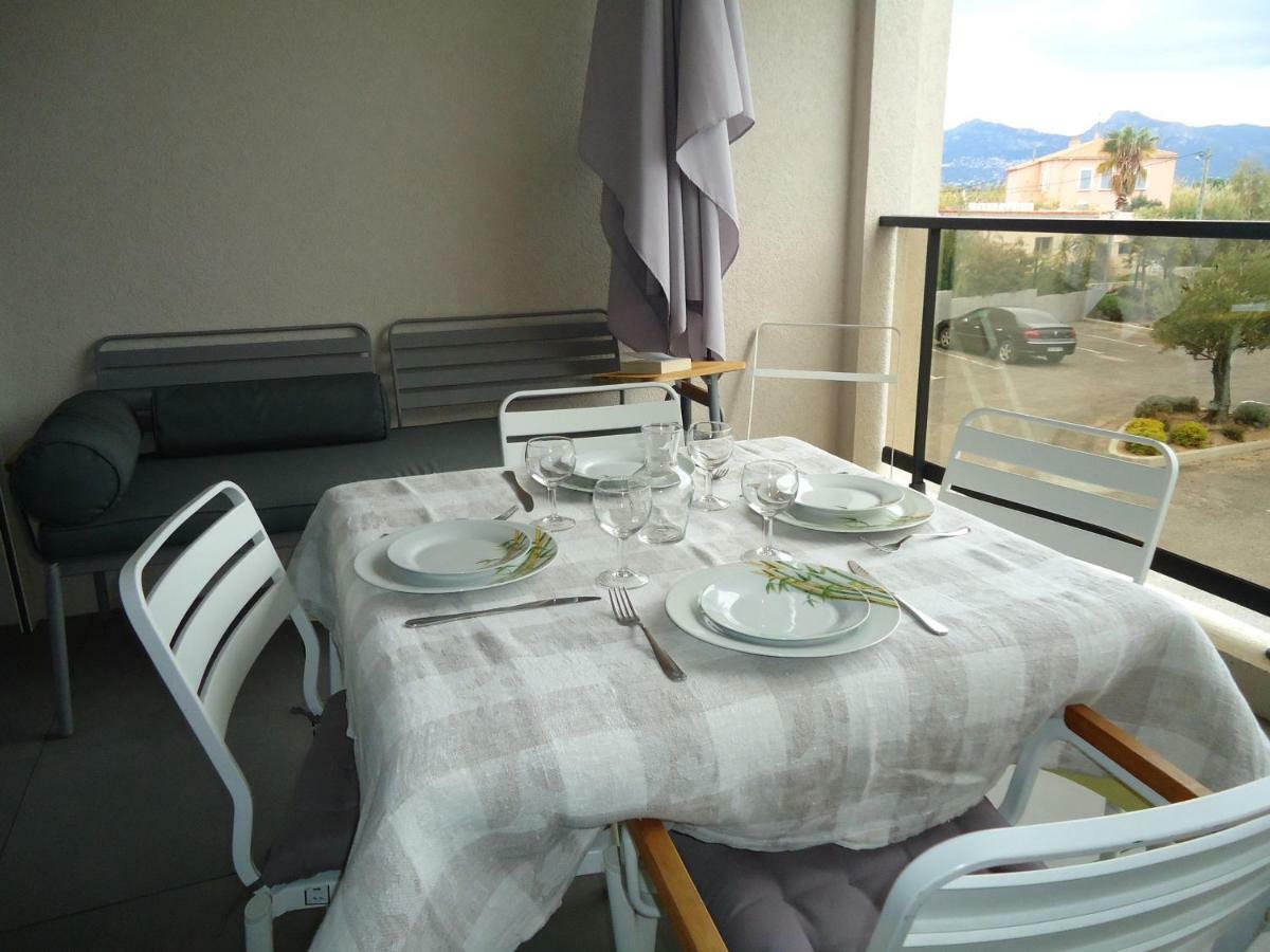 Flat Apartment Калви Екстериор снимка
