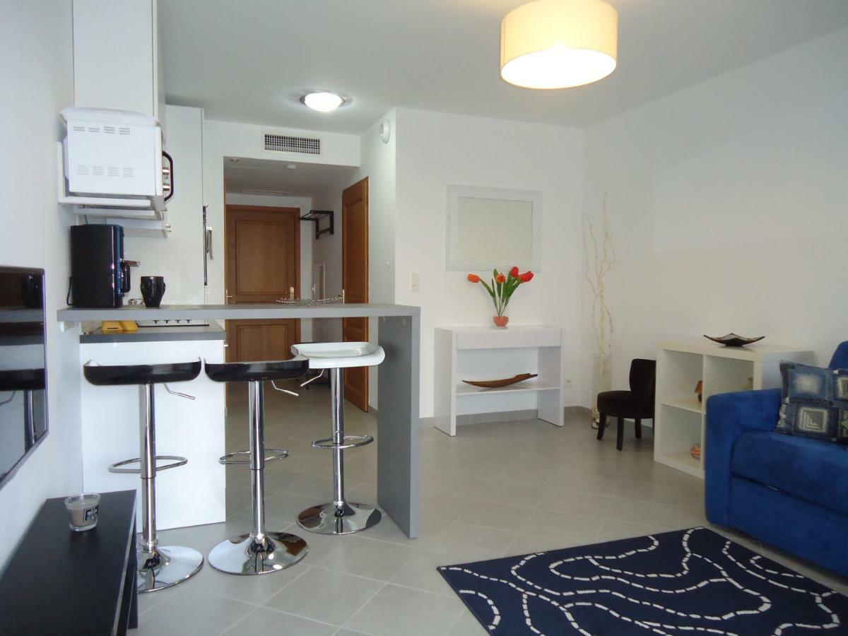 Flat Apartment Калви Екстериор снимка